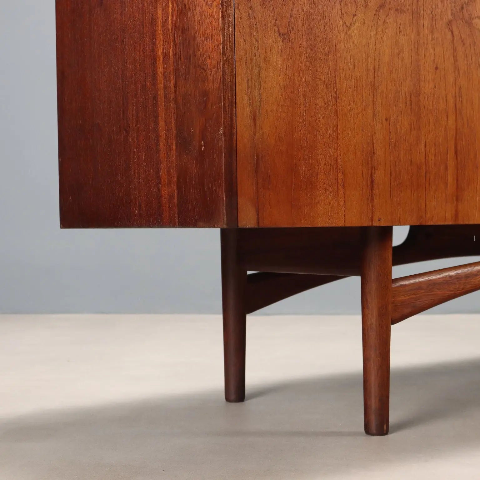 Vintage Sideboard Teak Veneer Design Italy 1960s - To be Restored | Modernism | Furnitures