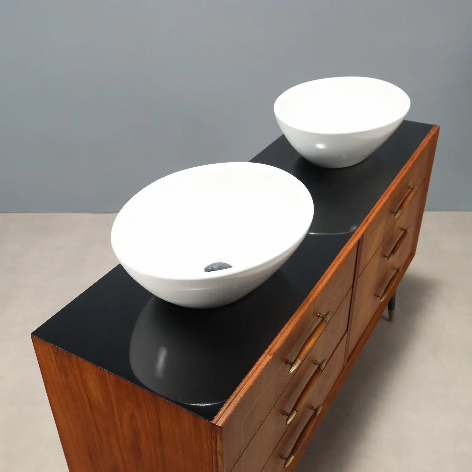 Vintage Chest of Drawers Mahogany Veneer with Sinks Design 1960s | Modernism | Furnitures