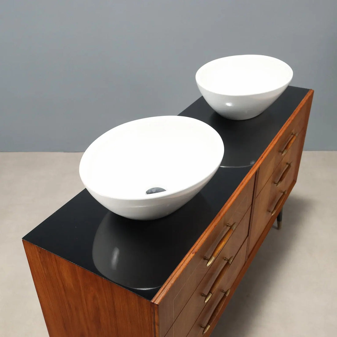 Vintage Chest of Drawers Mahogany Veneer with Sinks Design 1960s | Modernism | Furnitures