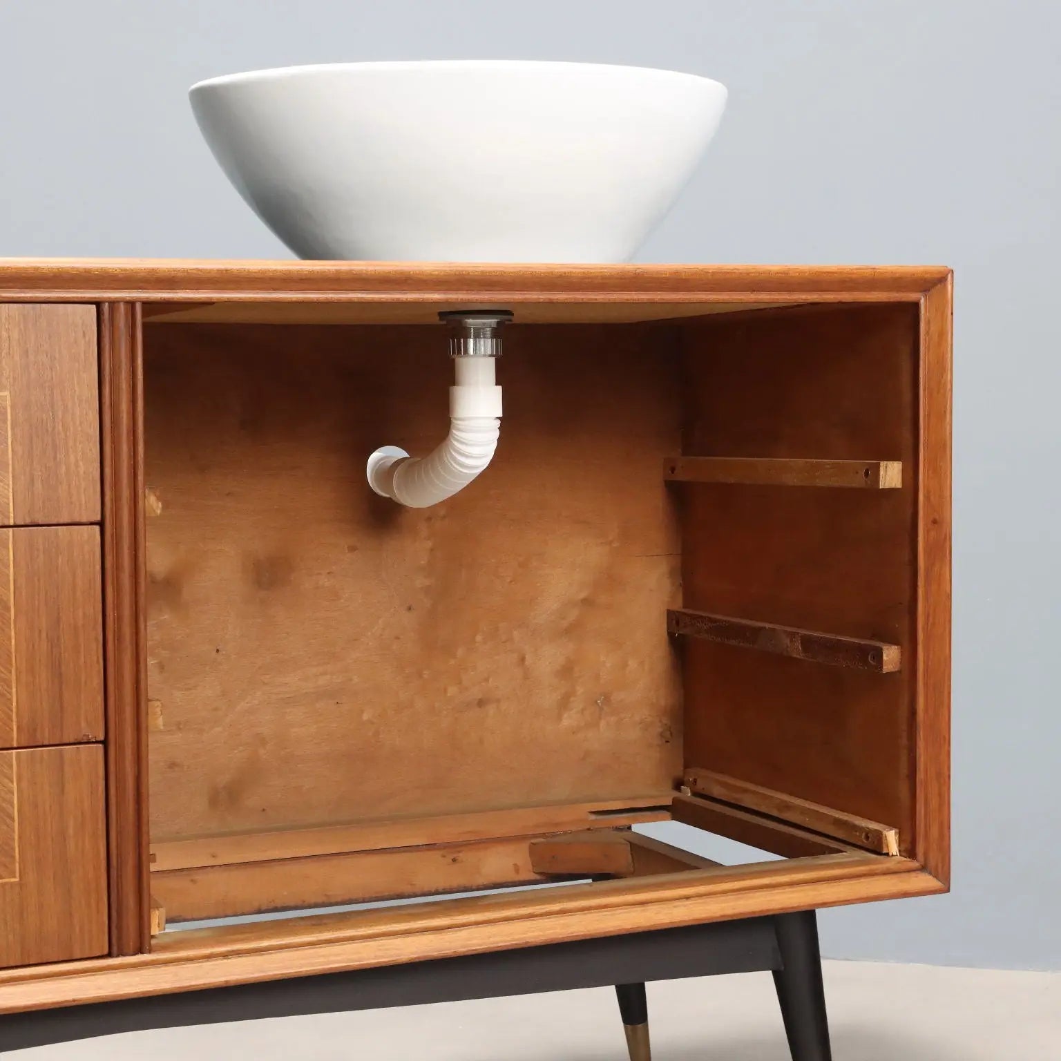 Vintage Chest of Drawers Mahogany Veneer with Sinks Design 1960s | Modernism | Furnitures