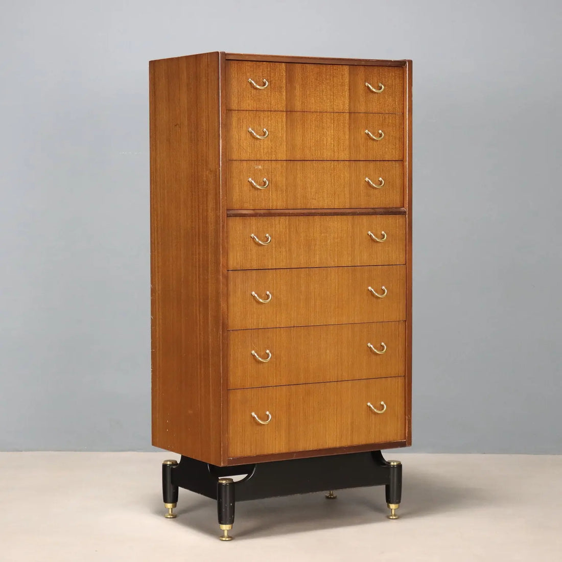 G-Plan Chest of Drawers Teak Veneer Design United Kingdom 1960s - G-Plan Manufacture | Modernism | Furnitures