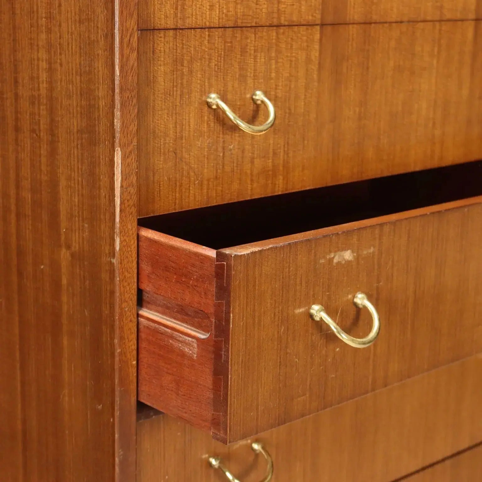 G-Plan Chest of Drawers Teak Veneer Design United Kingdom 1960s - G-Plan Manufacture | Modernism | Furnitures