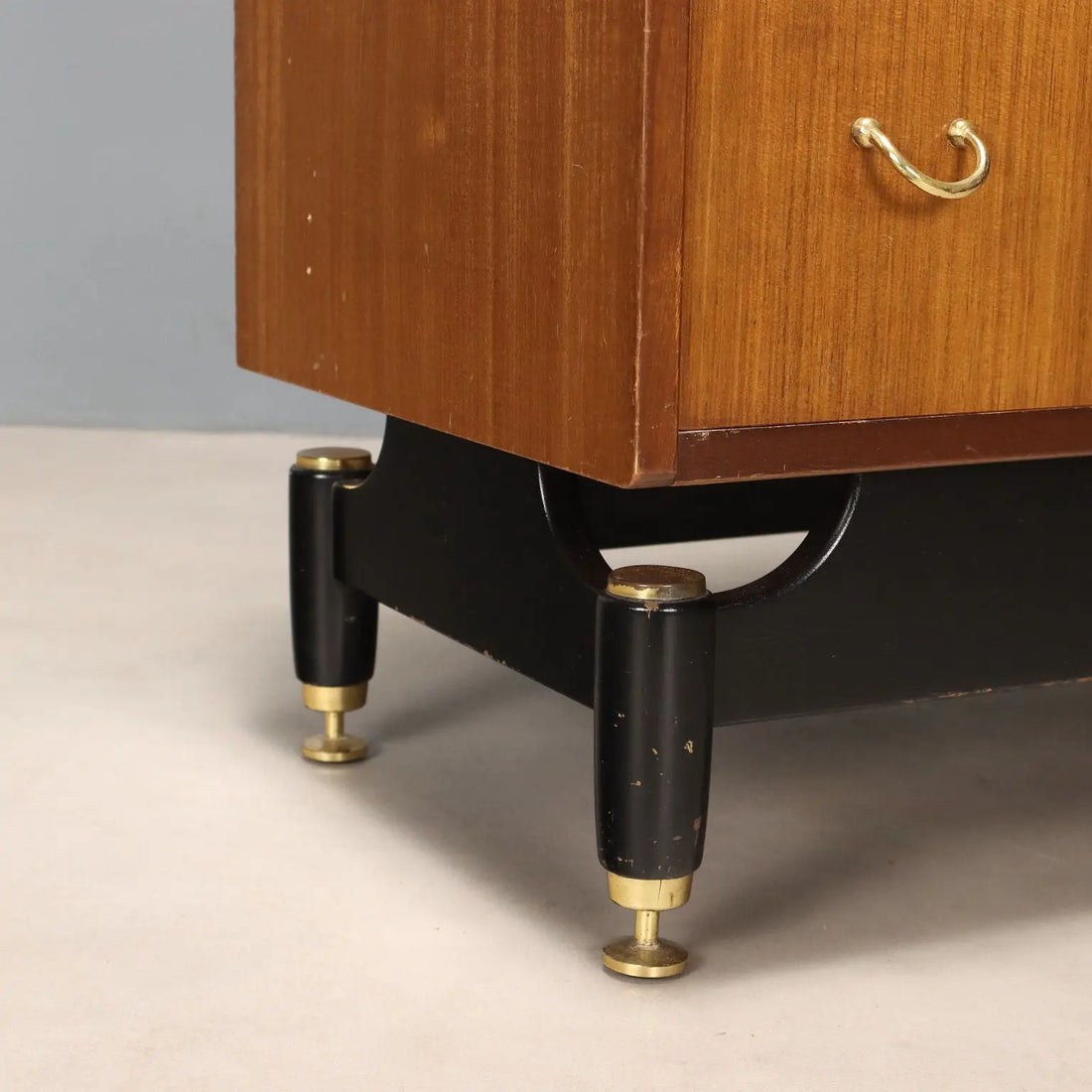 G-Plan Chest of Drawers Teak Veneer Design United Kingdom 1960s - G-Plan Manufacture | Modernism | Furnitures