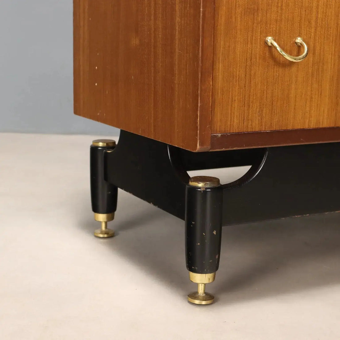 G-Plan Chest of Drawers Teak Veneer Design United Kingdom 1960s - G-Plan Manufacture | Modernism | Furnitures