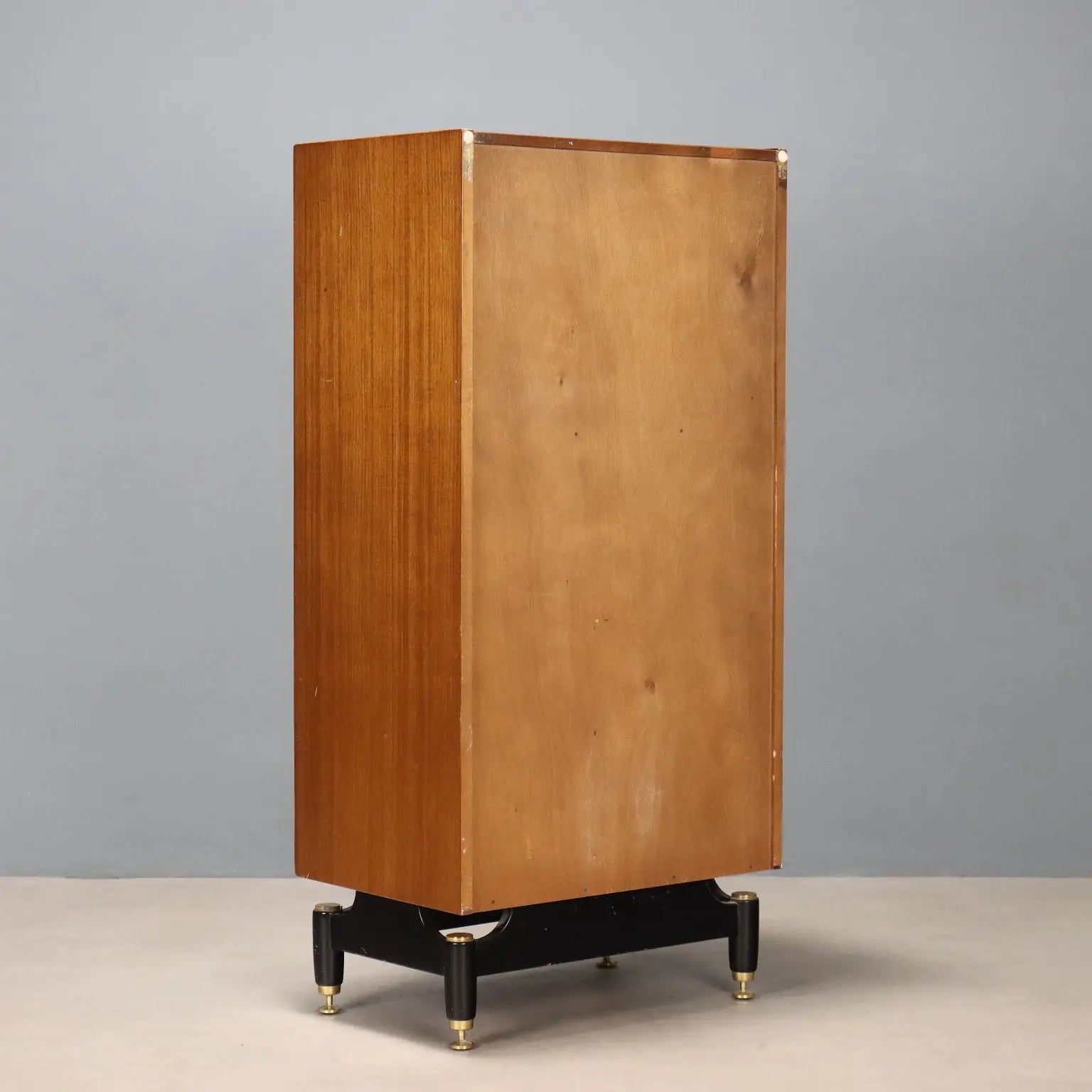 G-Plan Chest of Drawers Teak Veneer Design United Kingdom 1960s - G-Plan Manufacture | Modernism | Furnitures