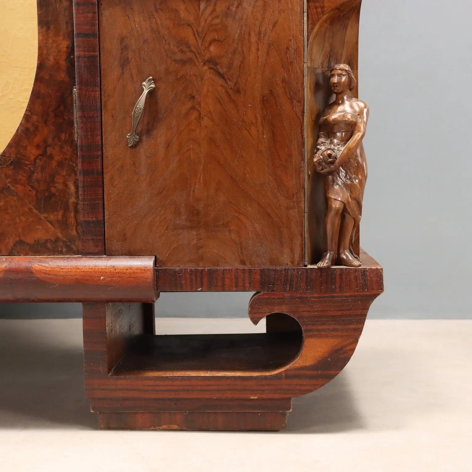 Vintage Dispaly Cabinet Burl Veneer Design Italy 1920s-1930s | Modernism | Furnitures