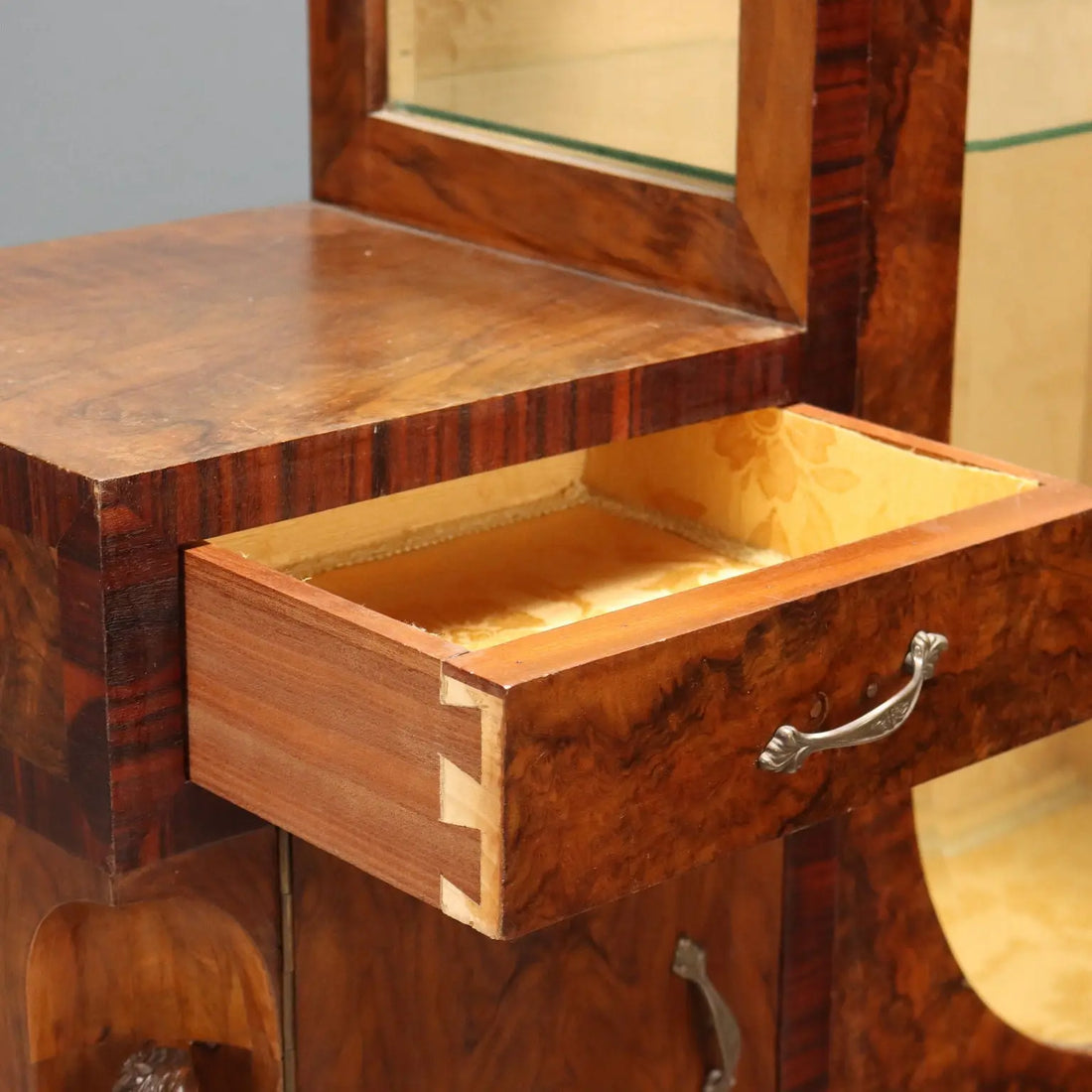 Vintage Dispaly Cabinet Burl Veneer Design Italy 1920s-1930s | Modernism | Furnitures
