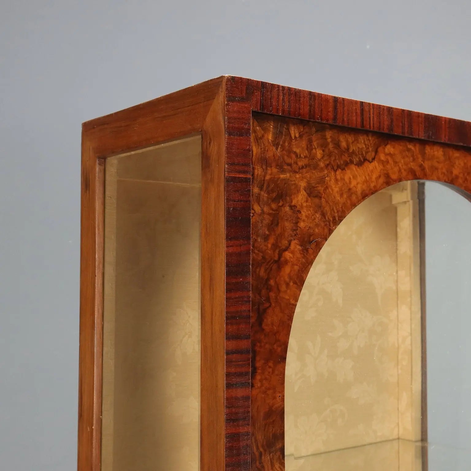 Vintage Dispaly Cabinet Burl Veneer Design Italy 1920s-1930s | Modernism | Furnitures