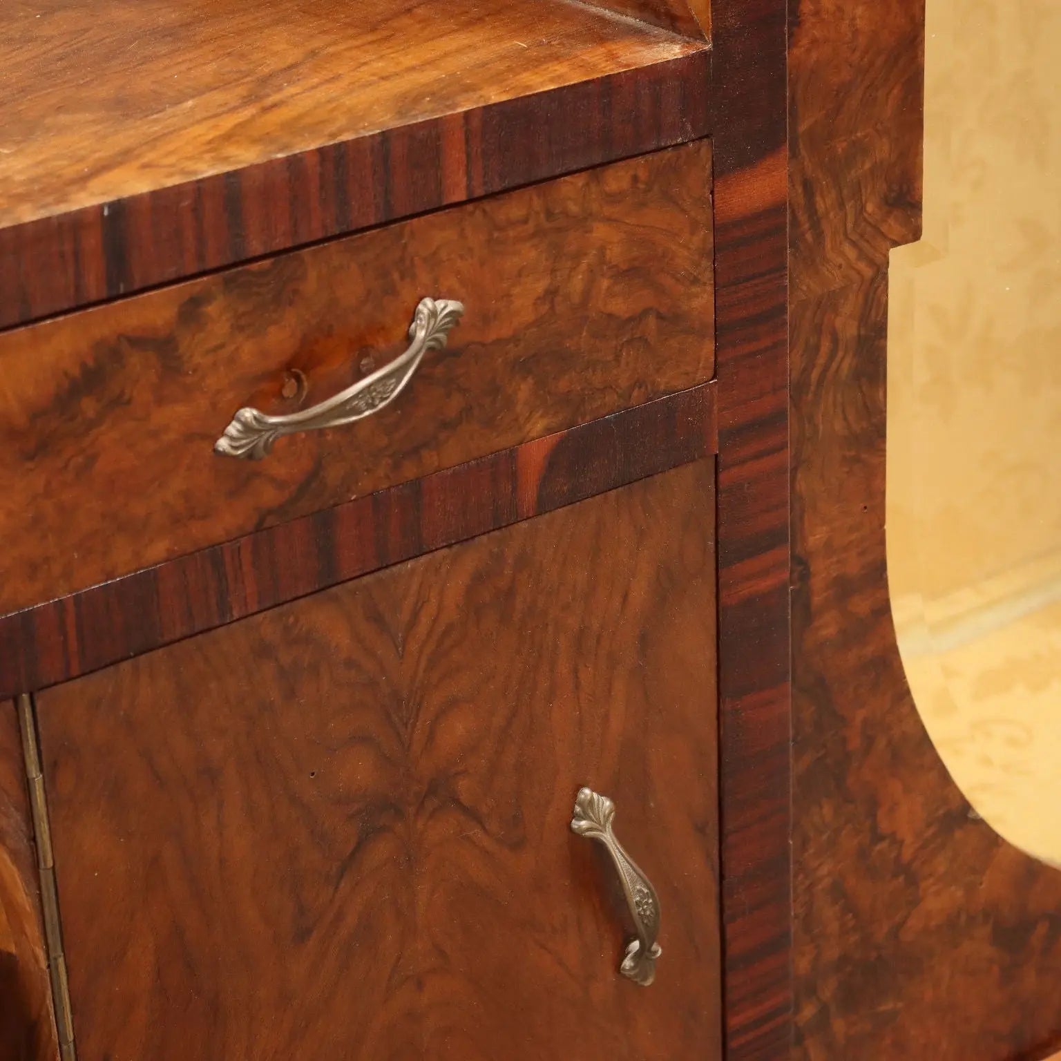 Vintage Dispaly Cabinet Burl Veneer Design Italy 1920s-1930s | Modernism | Furnitures
