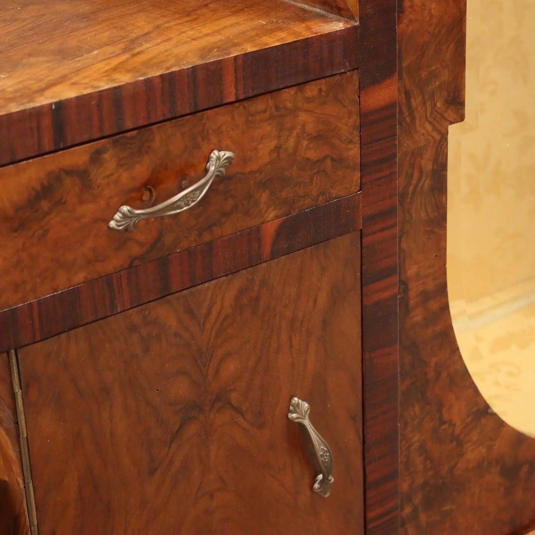 Vintage Dispaly Cabinet Burl Veneer Design Italy 1920s-1930s | Modernism | Furnitures