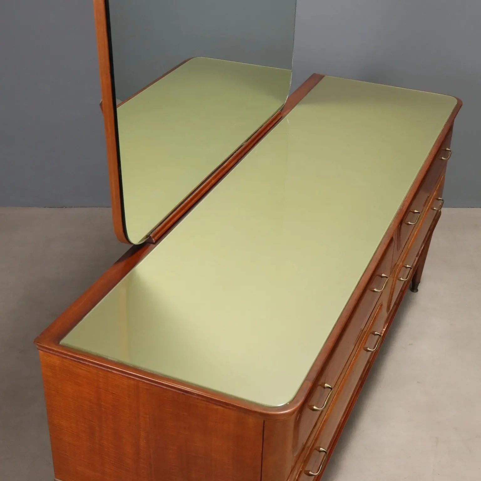 Vintage Chest of Drawers Mahogany Veneer Design 1950s-1960s | Modernism | Furnitures