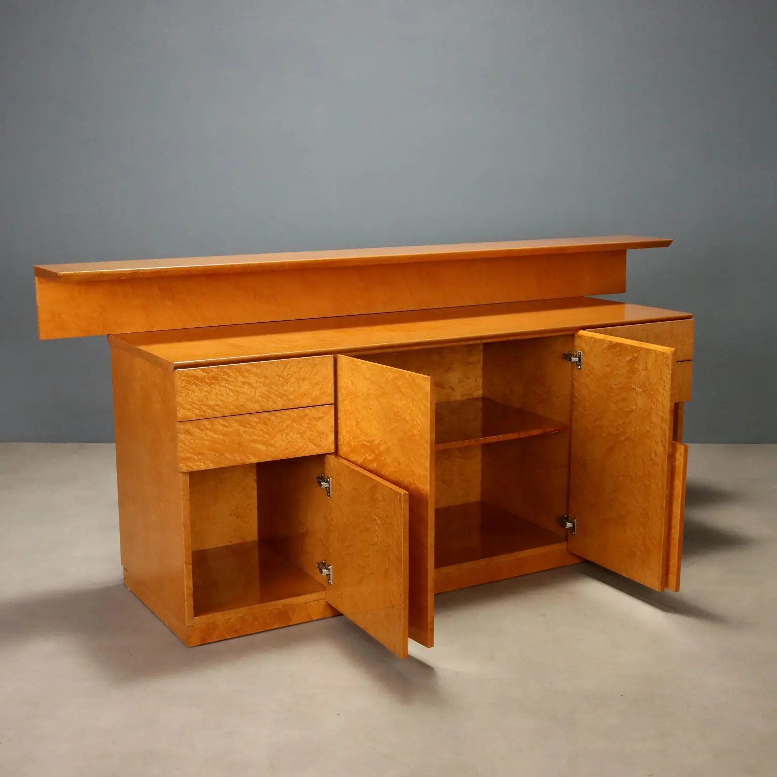 Vintage Buffet Burl with Upper Part Design Italy 1980s