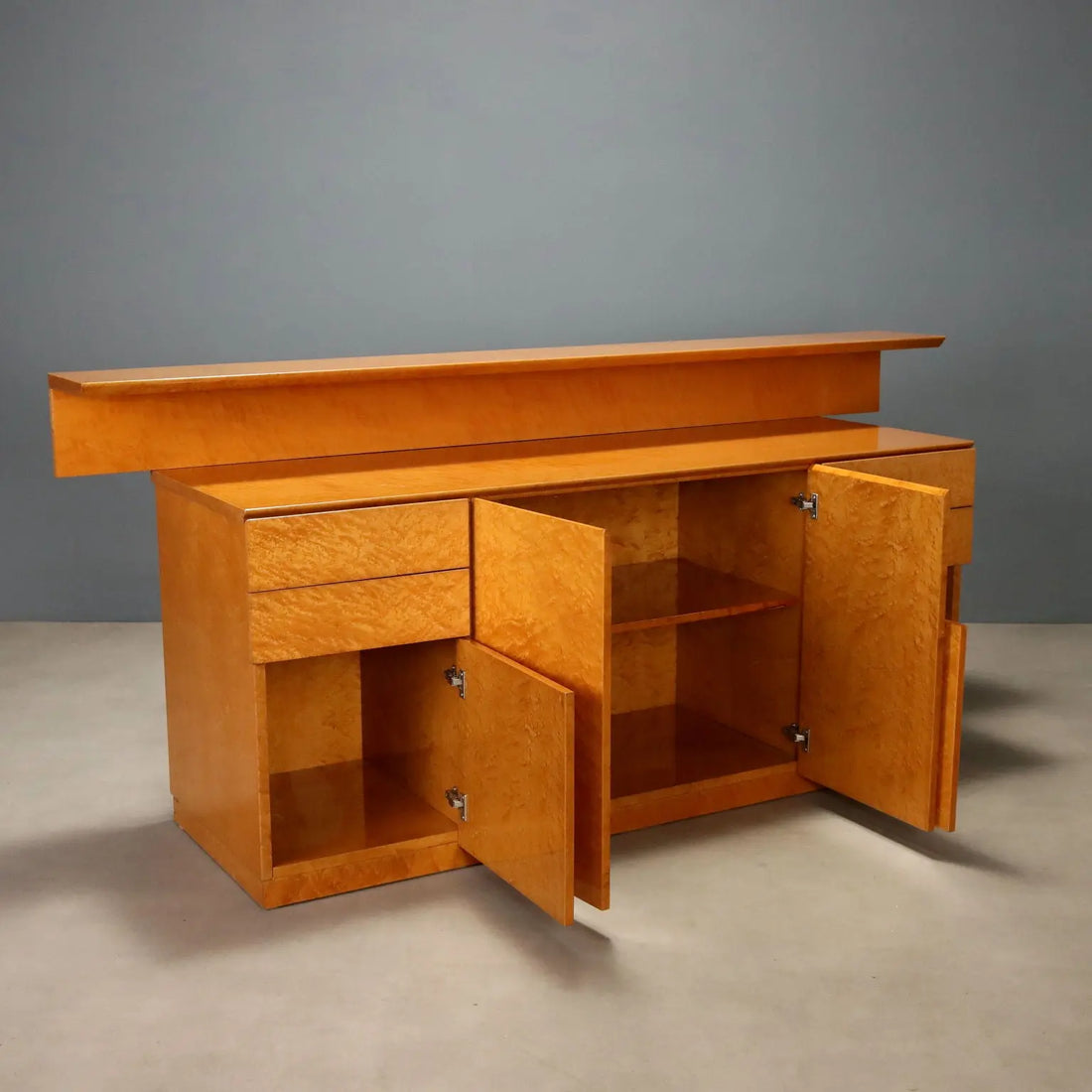 Vintage Buffet Burl with Upper Part Design Italy 1980s