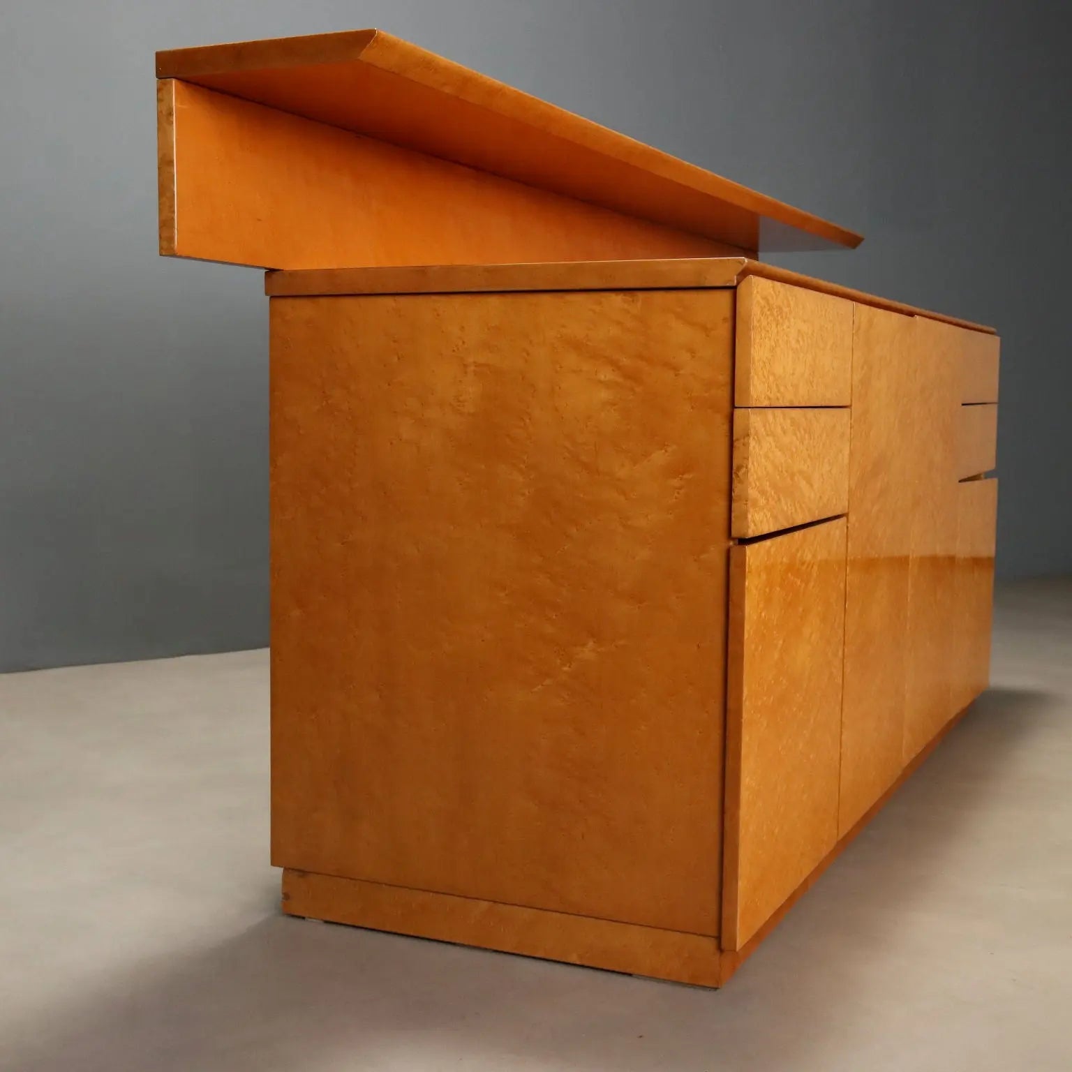 Vintage Buffet Burl with Upper Part Design Italy 1980s