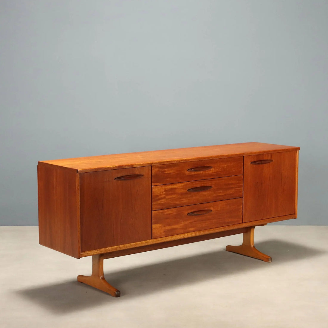 Vintage Sideboard Teak Veneer Design United Kingdom 1960s