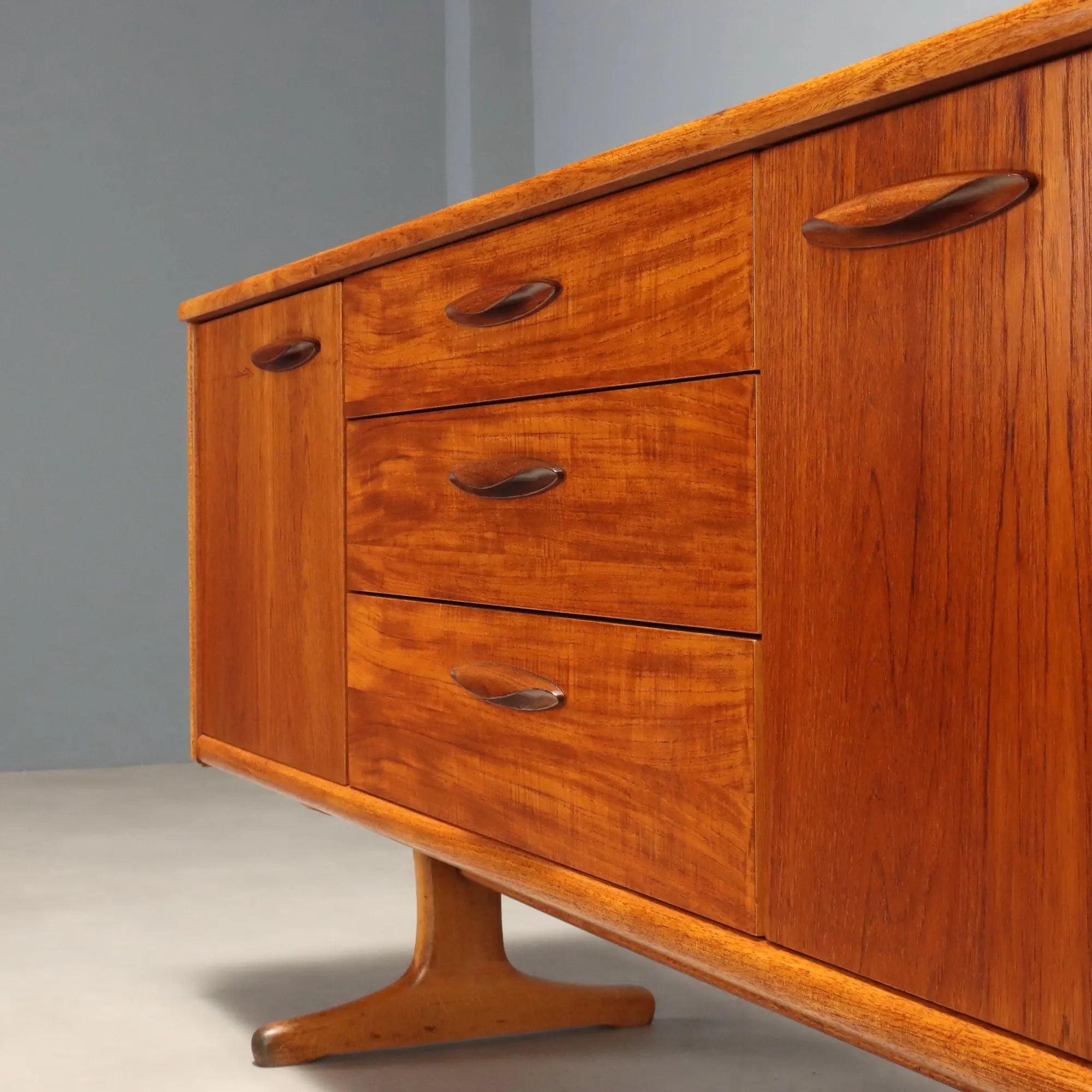 Vintage Sideboard Teak Veneer Design United Kingdom 1960s