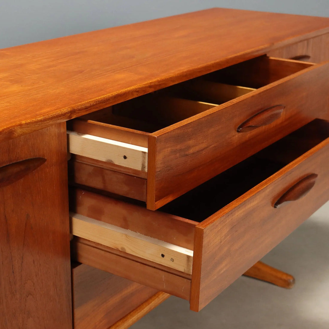 Vintage Sideboard Teak Veneer Design United Kingdom 1960s