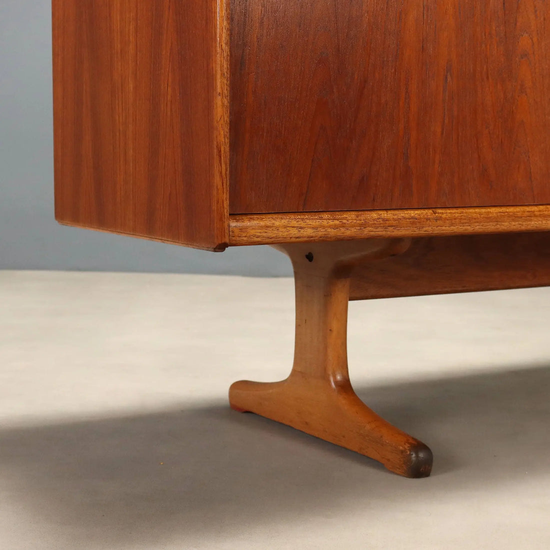 Vintage Sideboard Teak Veneer Design United Kingdom 1960s