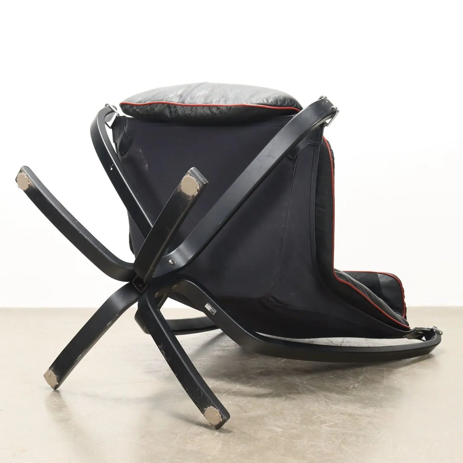Poltrona Frau Viking Armchair Vintage Leather Italy 1980s - Poltrona Frau Manufacture | Modernism | Armchairs