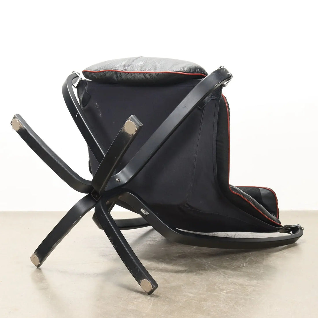 Poltrona Frau Viking Armchair Vintage Leather Italy 1980s - Poltrona Frau Manufacture | Modernism | Armchairs