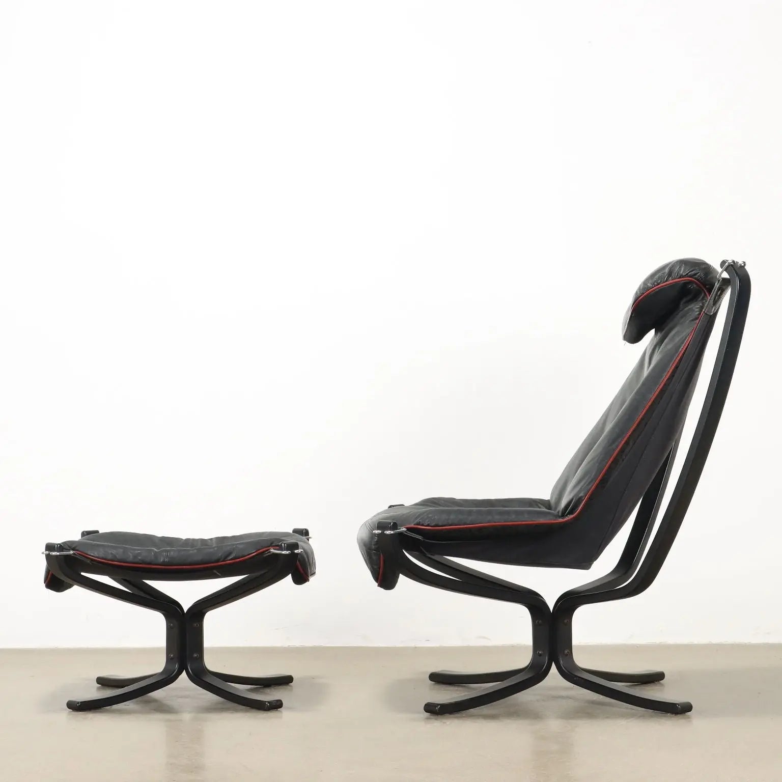 Poltrona Frau Viking Armchair Vintage Leather Italy 1980s - Poltrona Frau Manufacture | Modernism | Armchairs