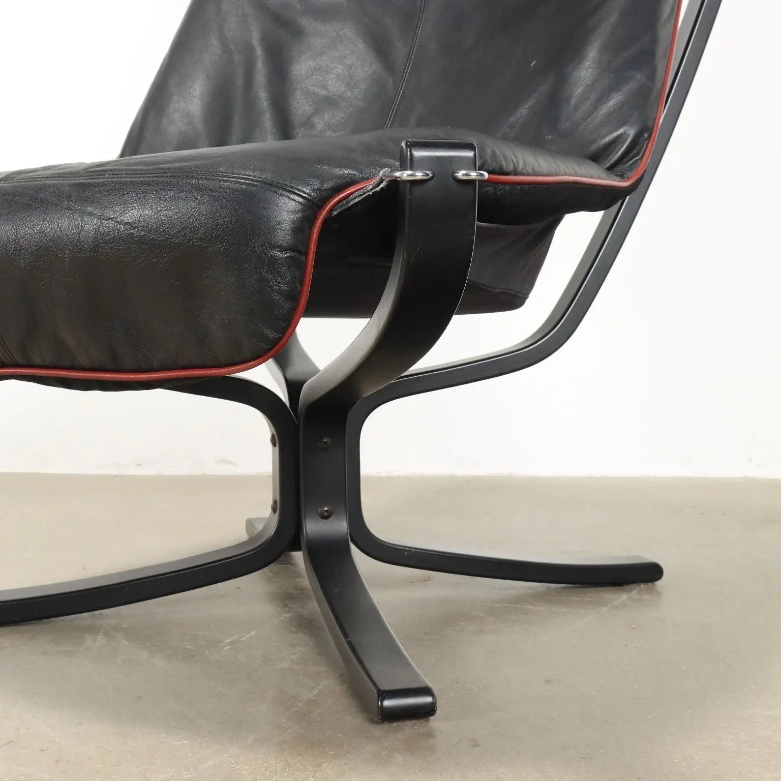 Poltrona Frau Viking Armchair Vintage Leather Italy 1980s - Poltrona Frau Manufacture | Modernism | Armchairs