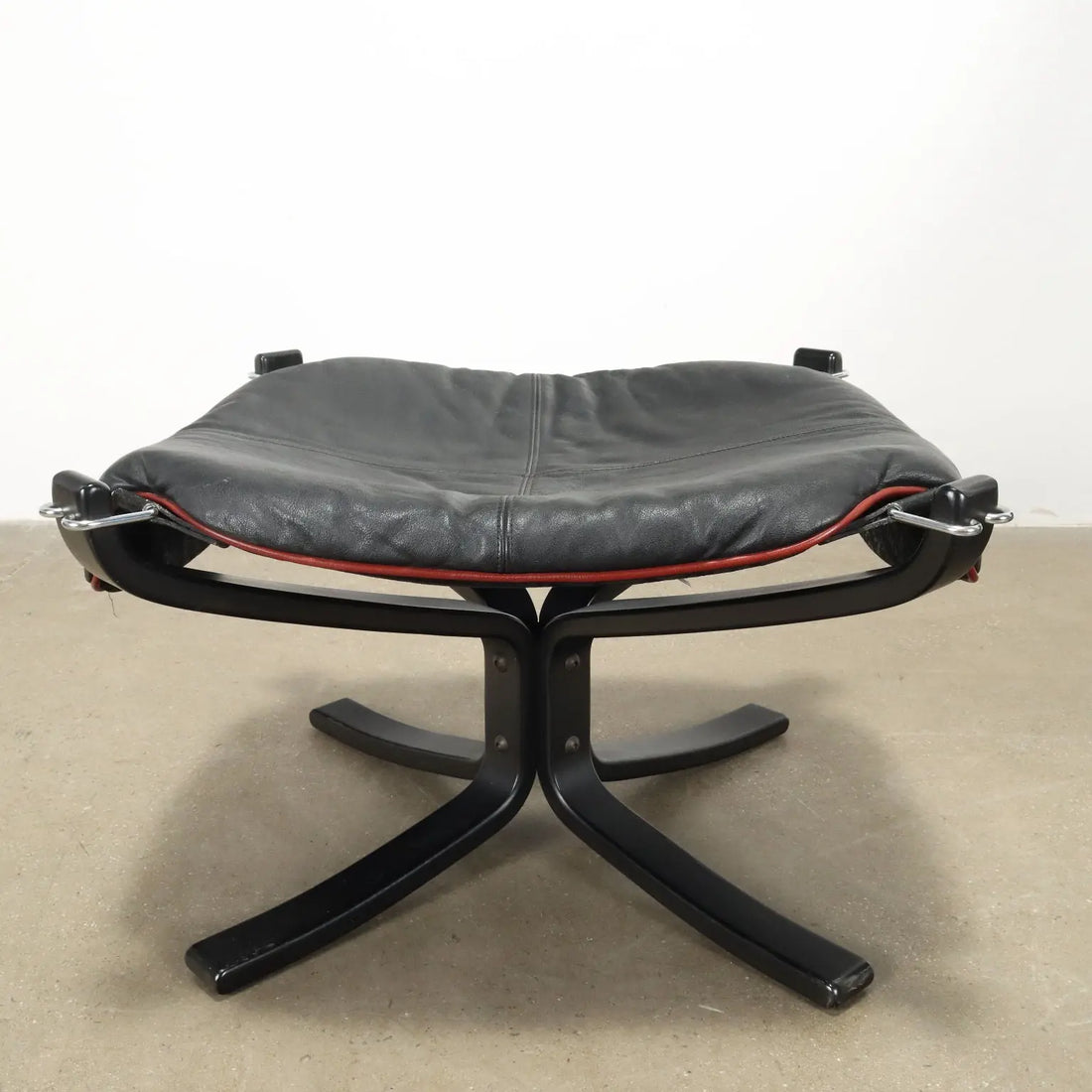 Poltrona Frau Viking Armchair Vintage Leather Italy 1980s - Poltrona Frau Manufacture | Modernism | Armchairs