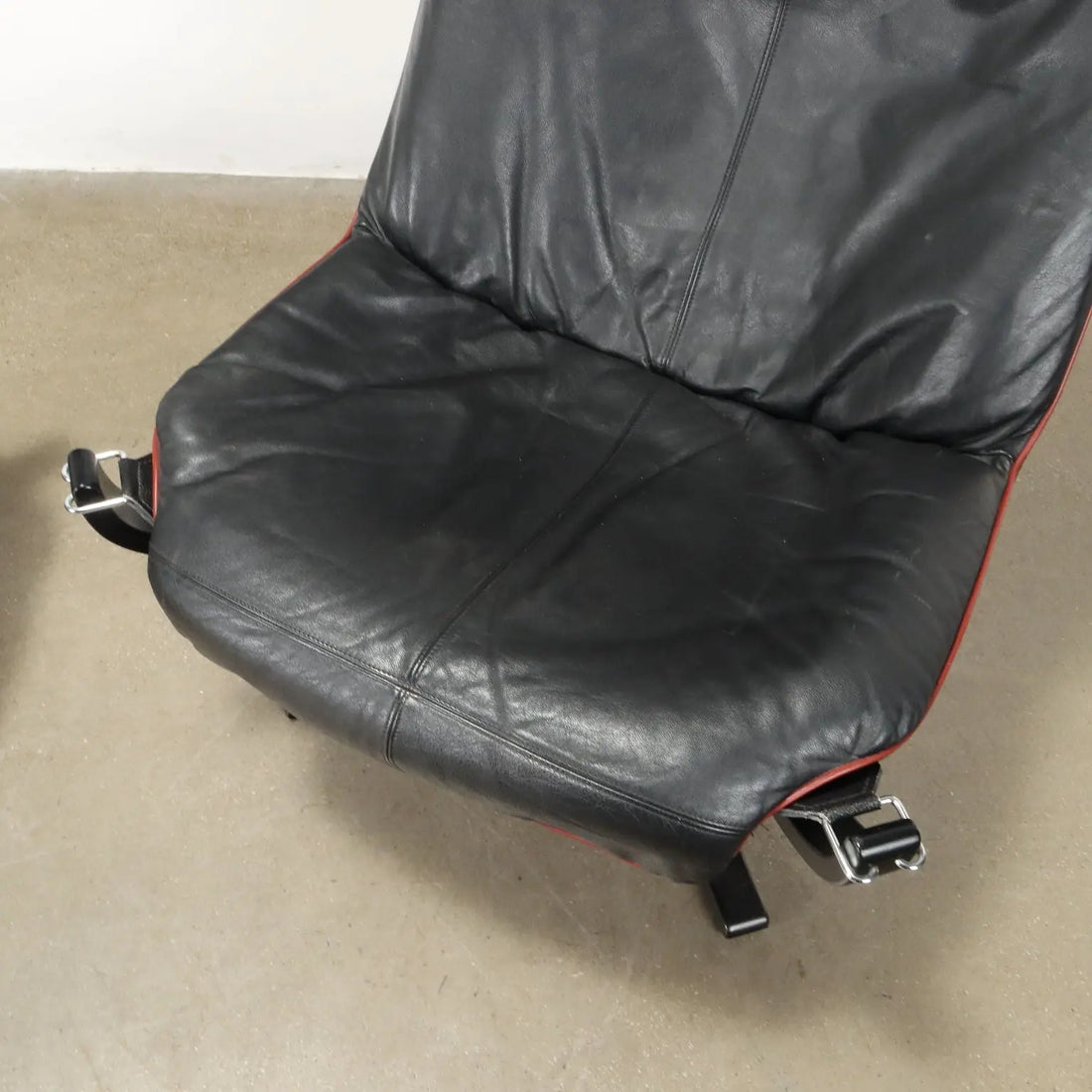 Poltrona Frau Viking Armchair Vintage Leather Italy 1980s - Poltrona Frau Manufacture | Modernism | Armchairs