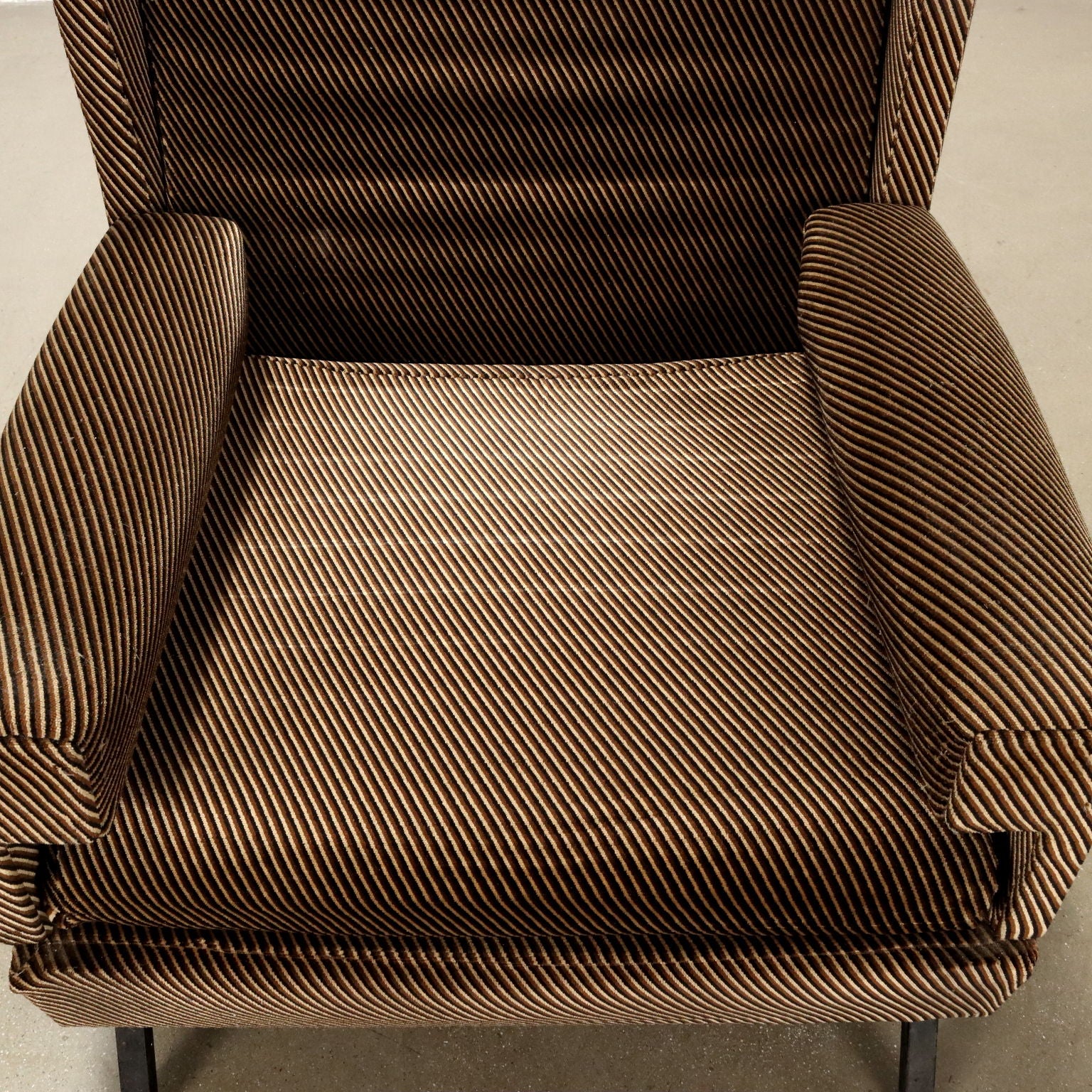 Vintage Armchairs Velvet Foam Italy 1960s-1970s | Modernism  Armchairs