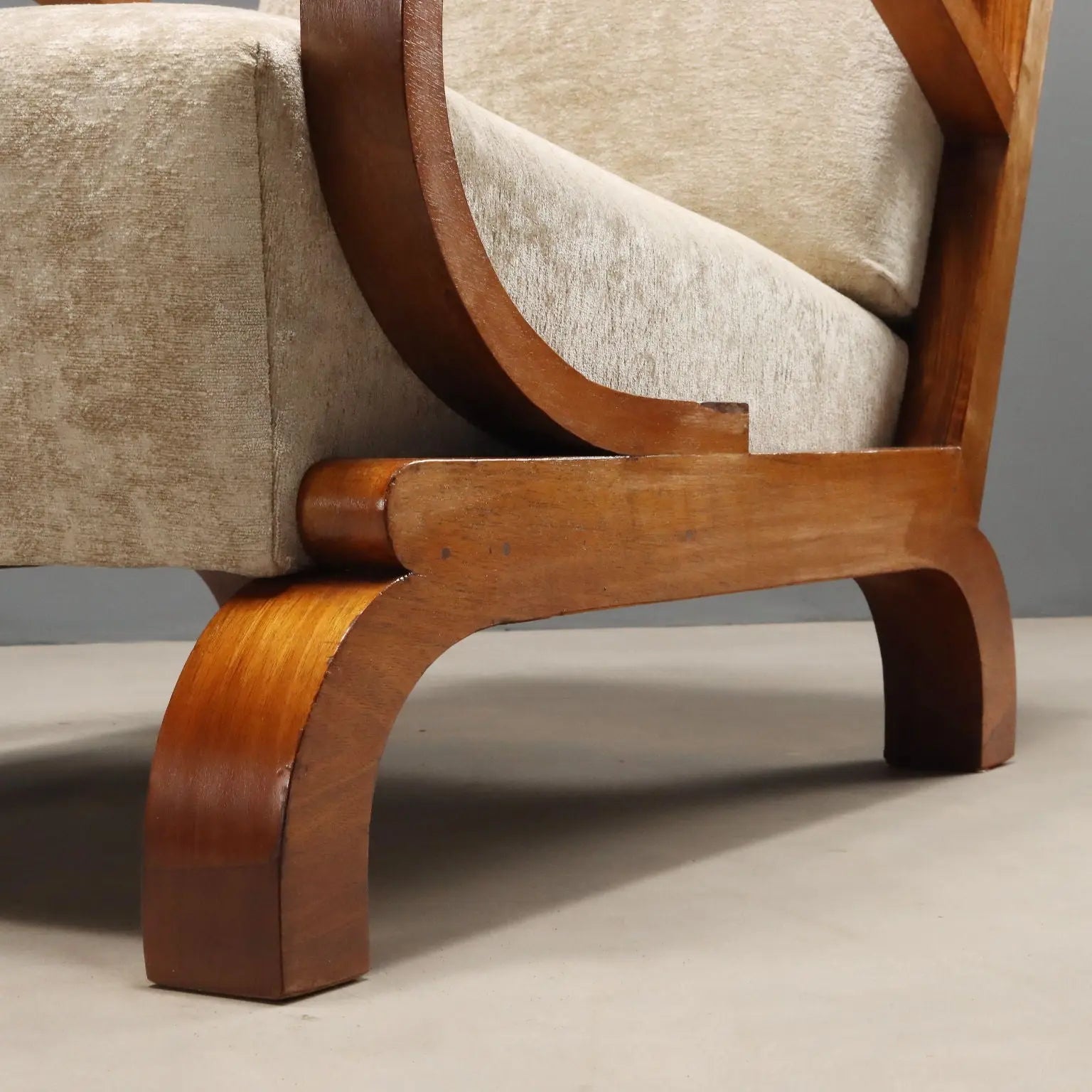 Vintage Déco Armchairs Curved Wood Velvet Design 1920s-1930