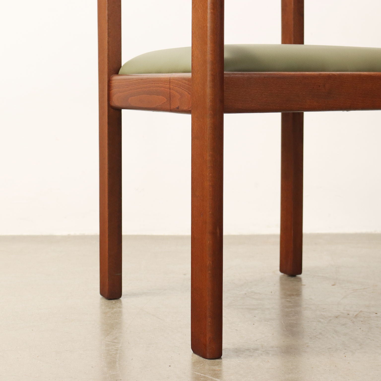  | Modernism  Chairs