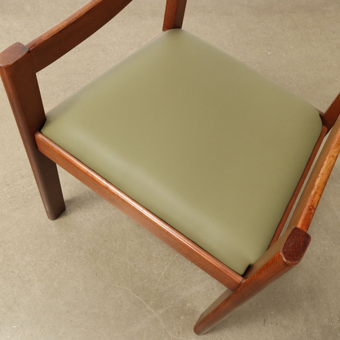  | Modernism  Chairs