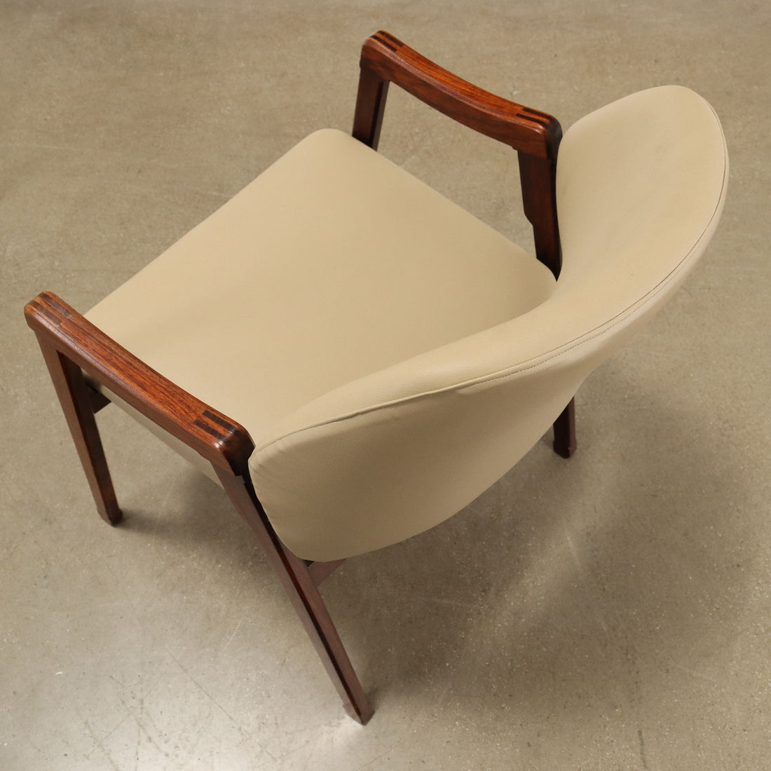  | Modernism  Chairs