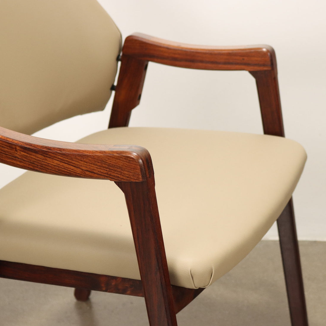  | Modernism  Chairs