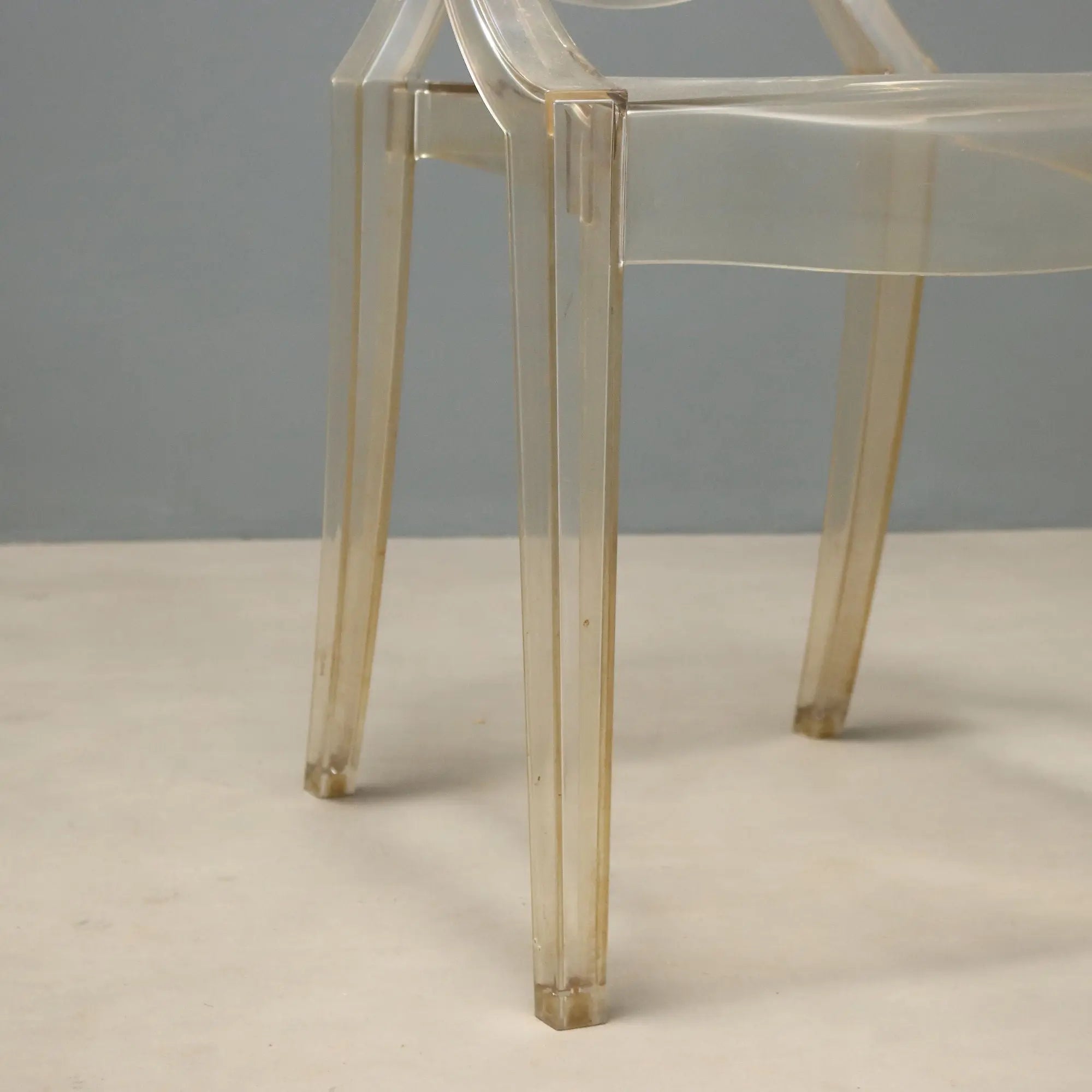 Kartell Louis Ghost Chairs Design Philippe Starck 2000s