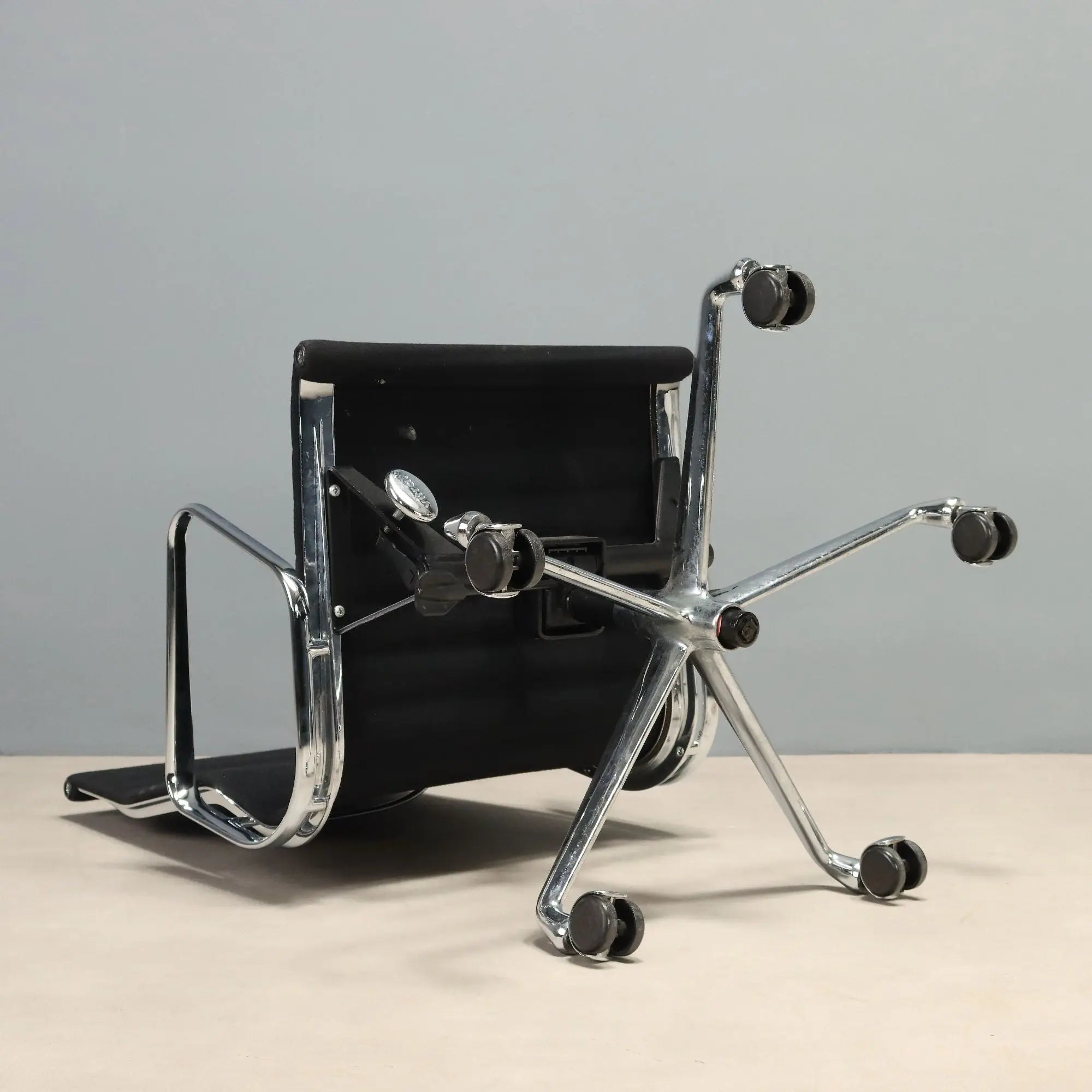Vitra EA 119 Armchair Vintage Design Eames 2000s