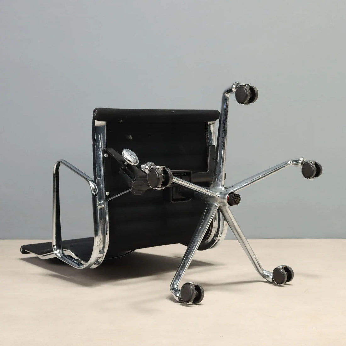 Vitra EA 119 Armchair Vintage Design Eames 2000s