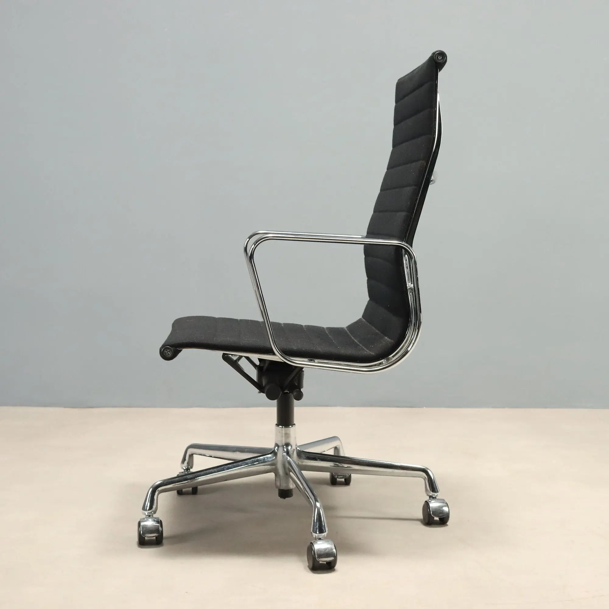 Vitra EA 119 Armchair Vintage Design Eames 2000s
