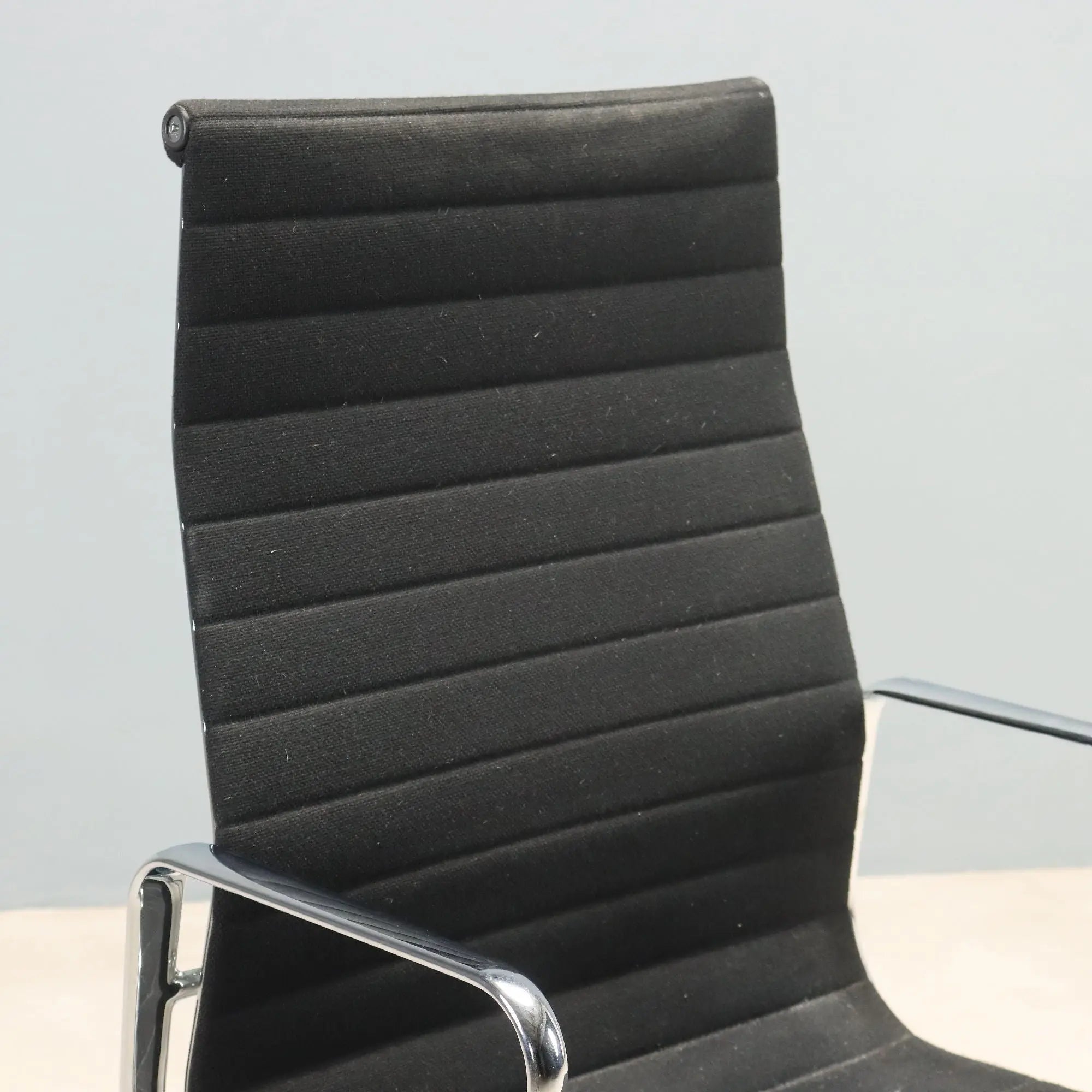 Vitra EA 119 Armchair Vintage Design Eames 2000s