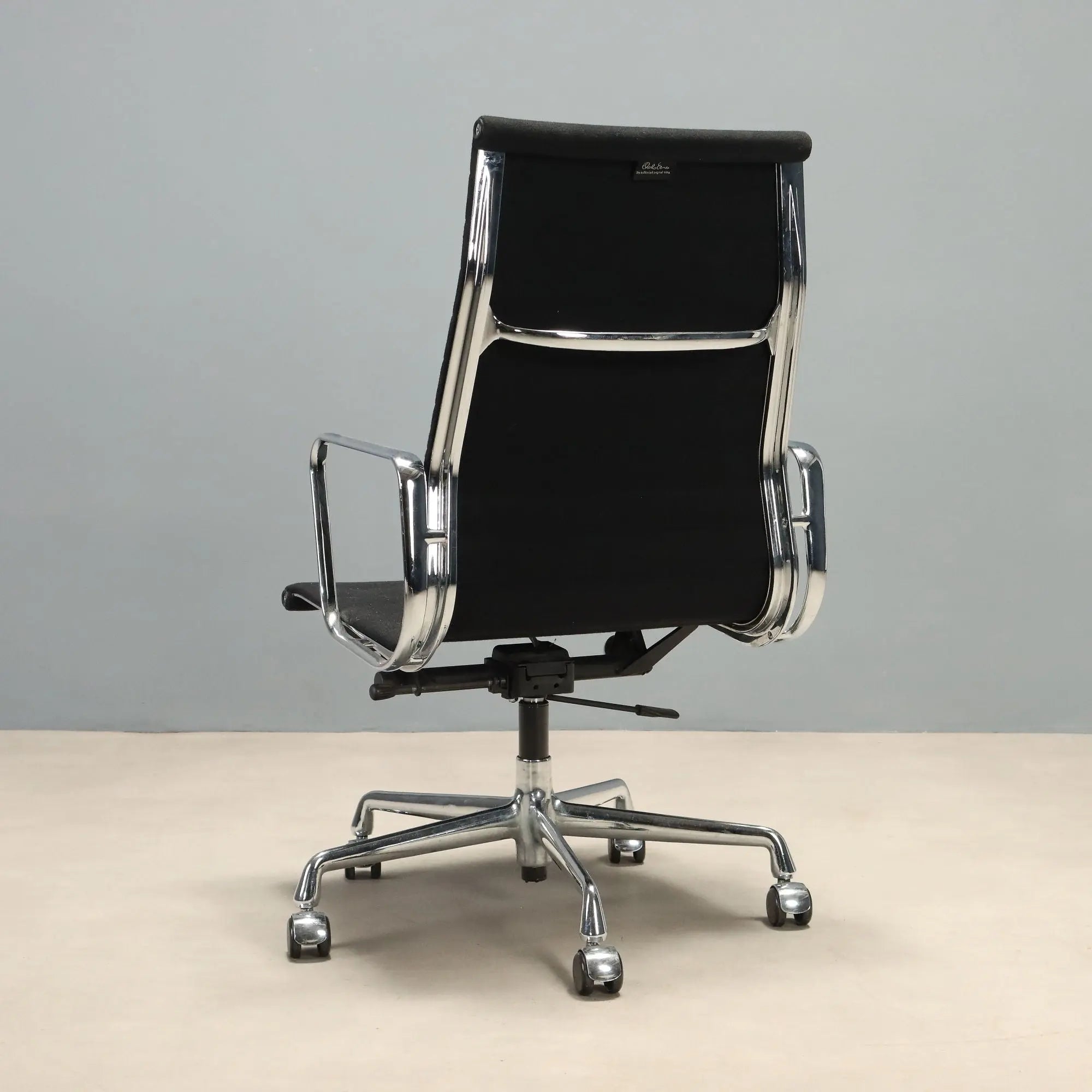 Vitra EA 119 Armchair Vintage Design Eames 2000s