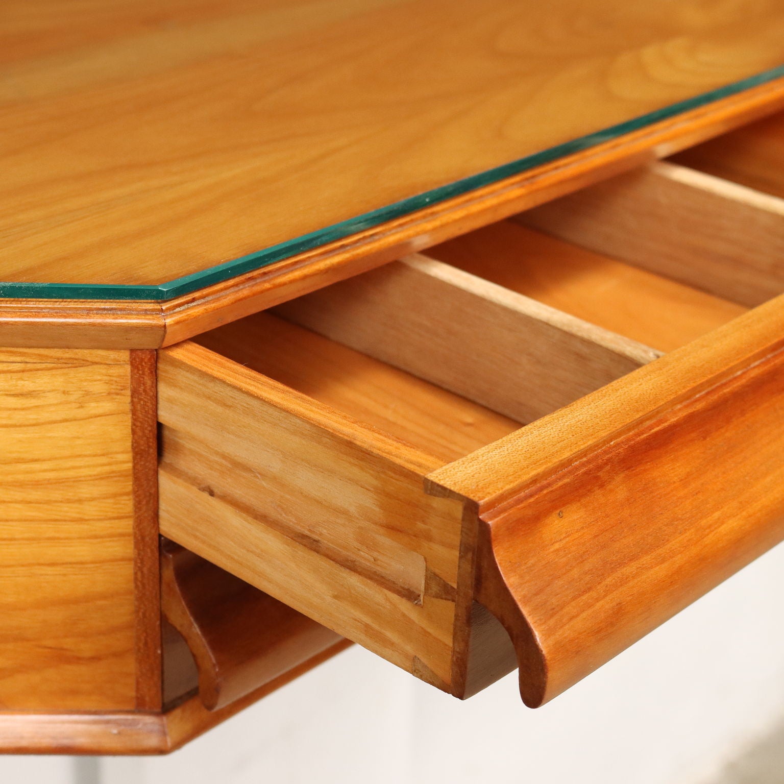 Console Maple Veneer Italy 1950s-1960s | Modernism  Tables