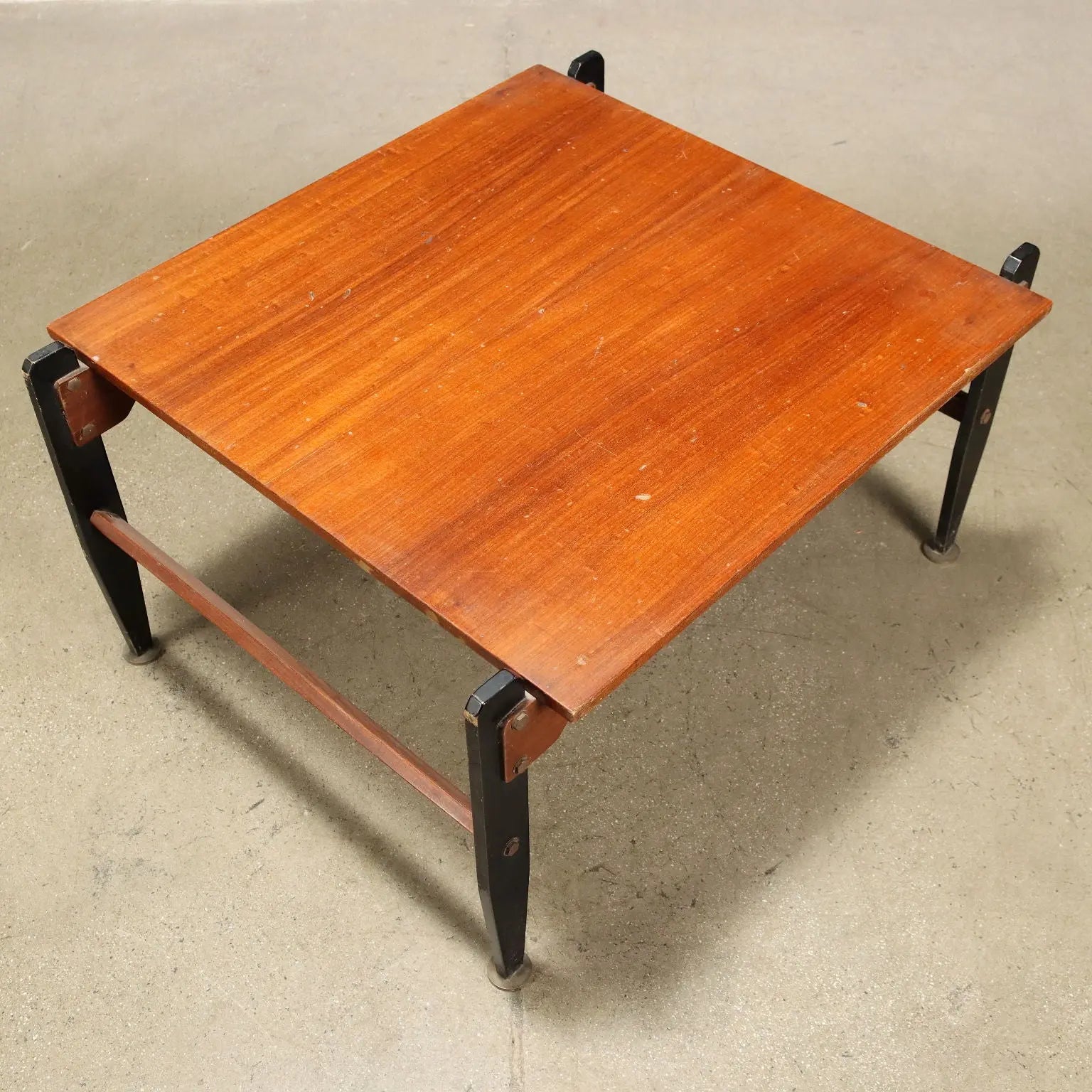 Vintage Coffee Table 1960s Solid Wood Mahogany Veneered | Modernism | Tables