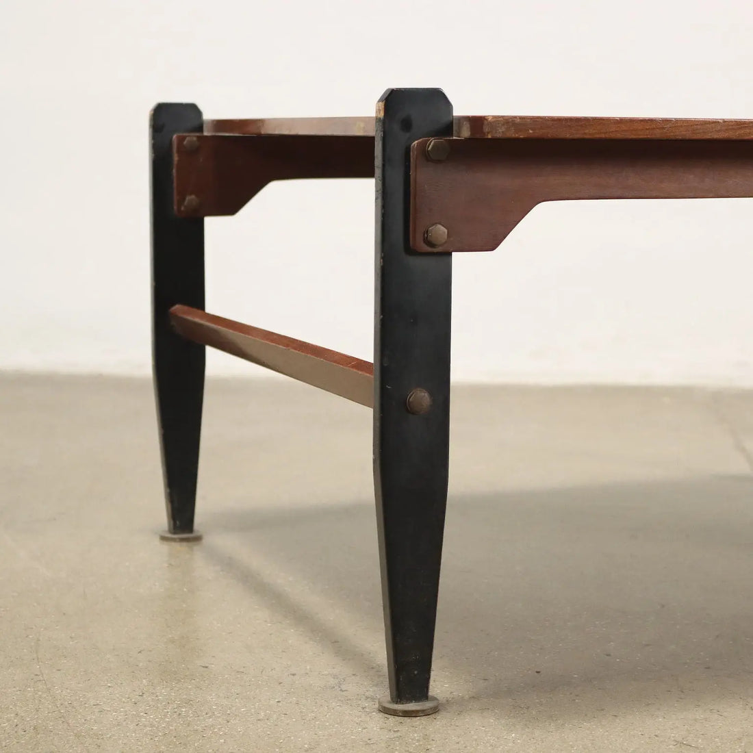 Vintage Coffee Table 1960s Solid Wood Mahogany Veneered | Modernism | Tables