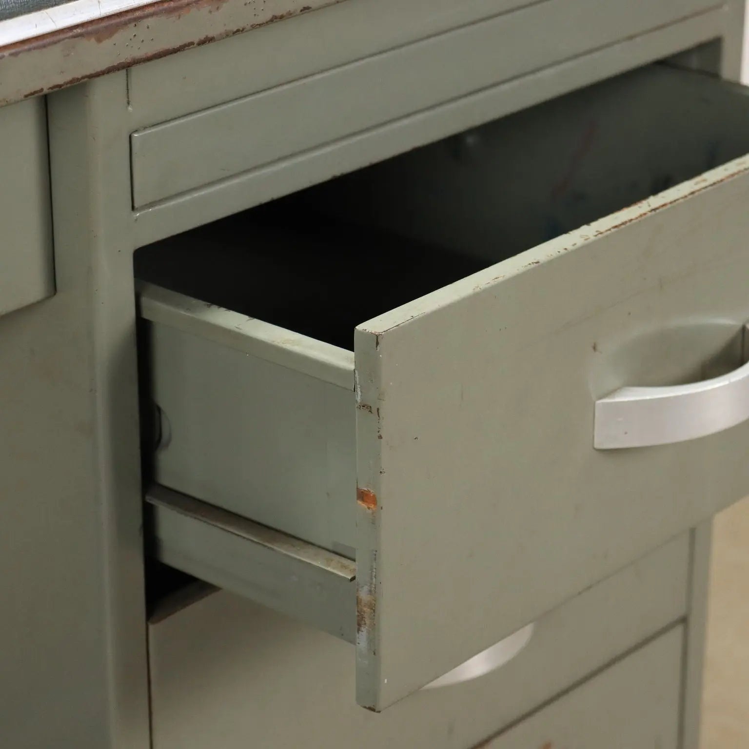 Vintage Writing Desk from the 1960s Enamelled Metal Leatherette | Modernism | Tables