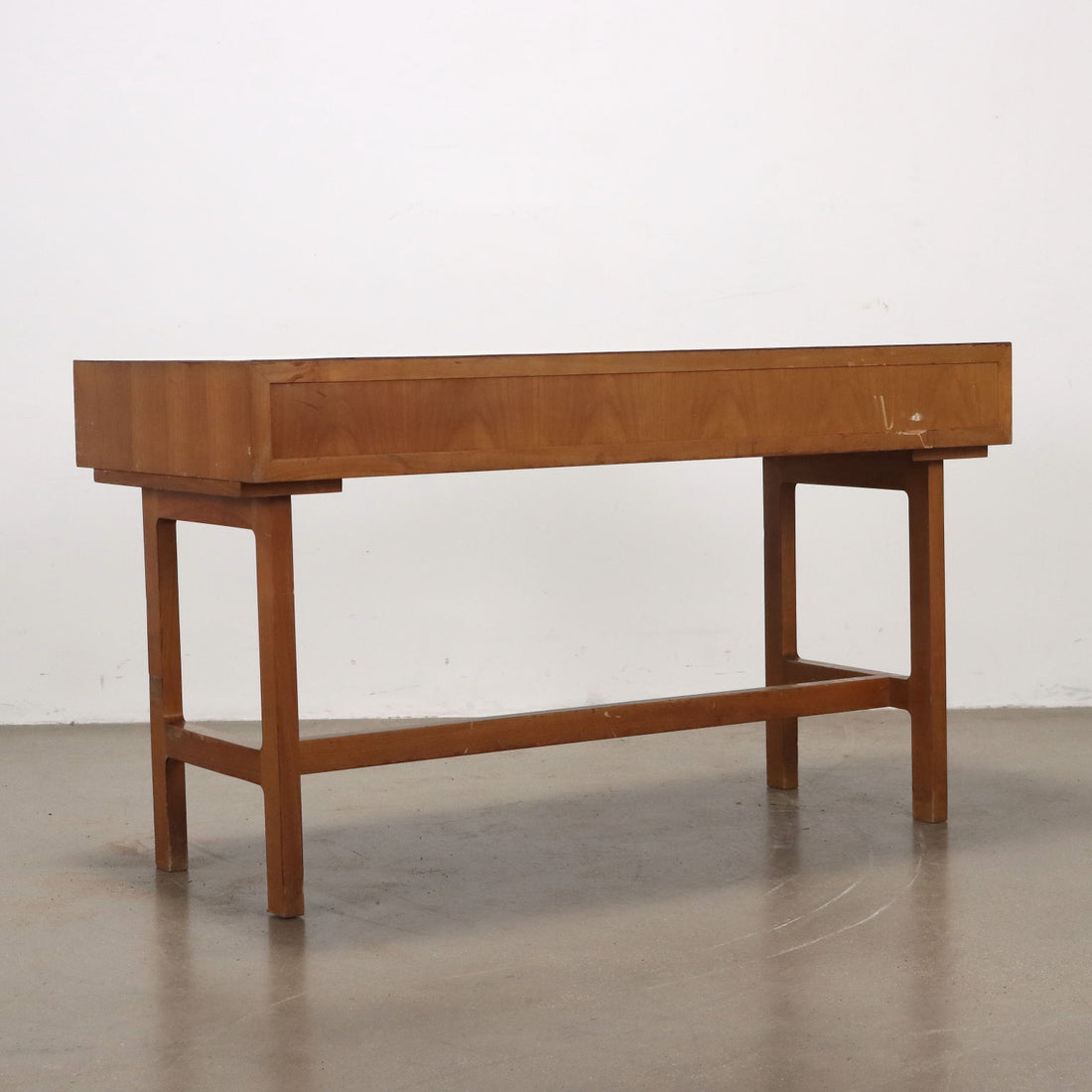  | Modernism  Tables
