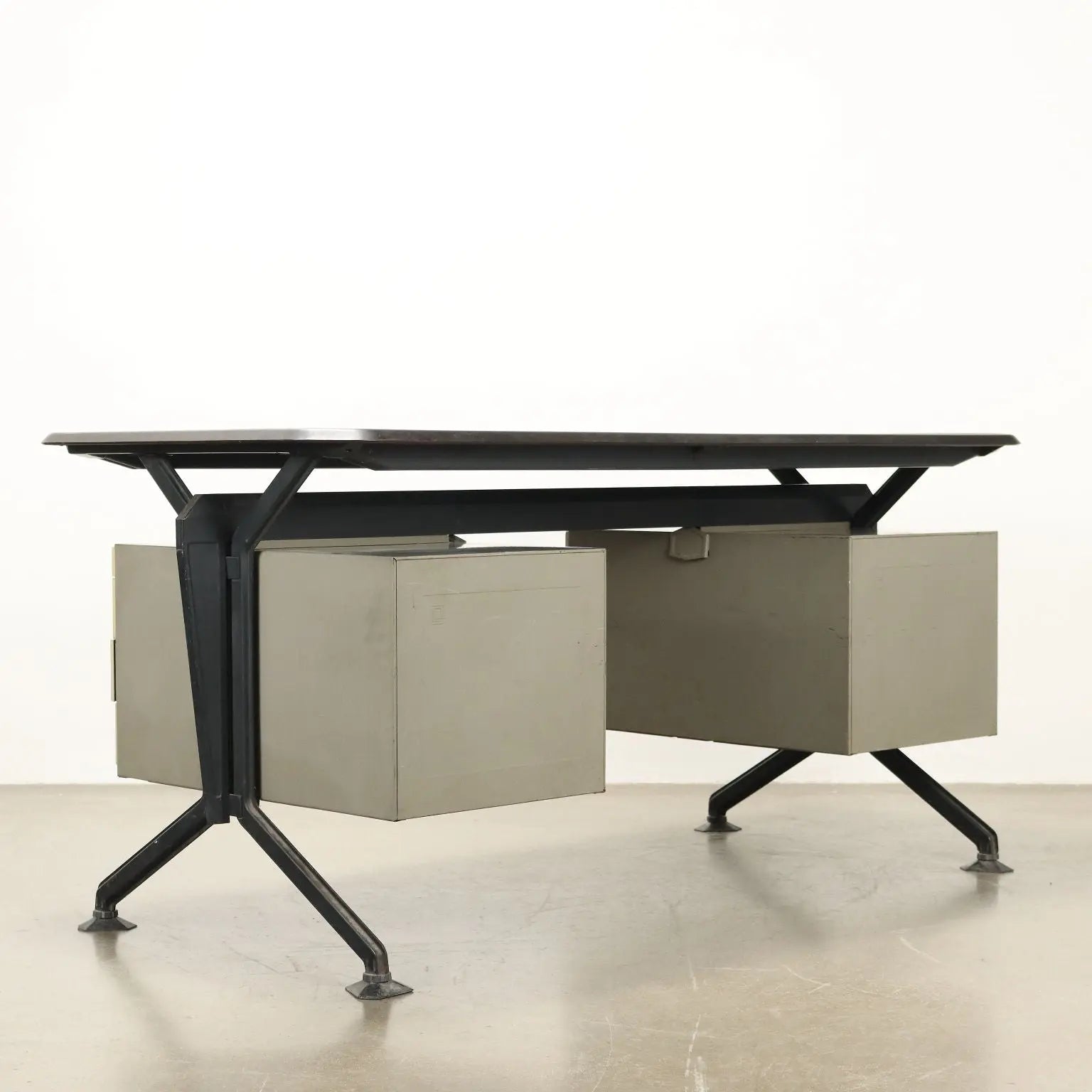 Olivetti Arco Writing Desk Design BBPR Vintage 1960s-1970s | Modernism | Tables
