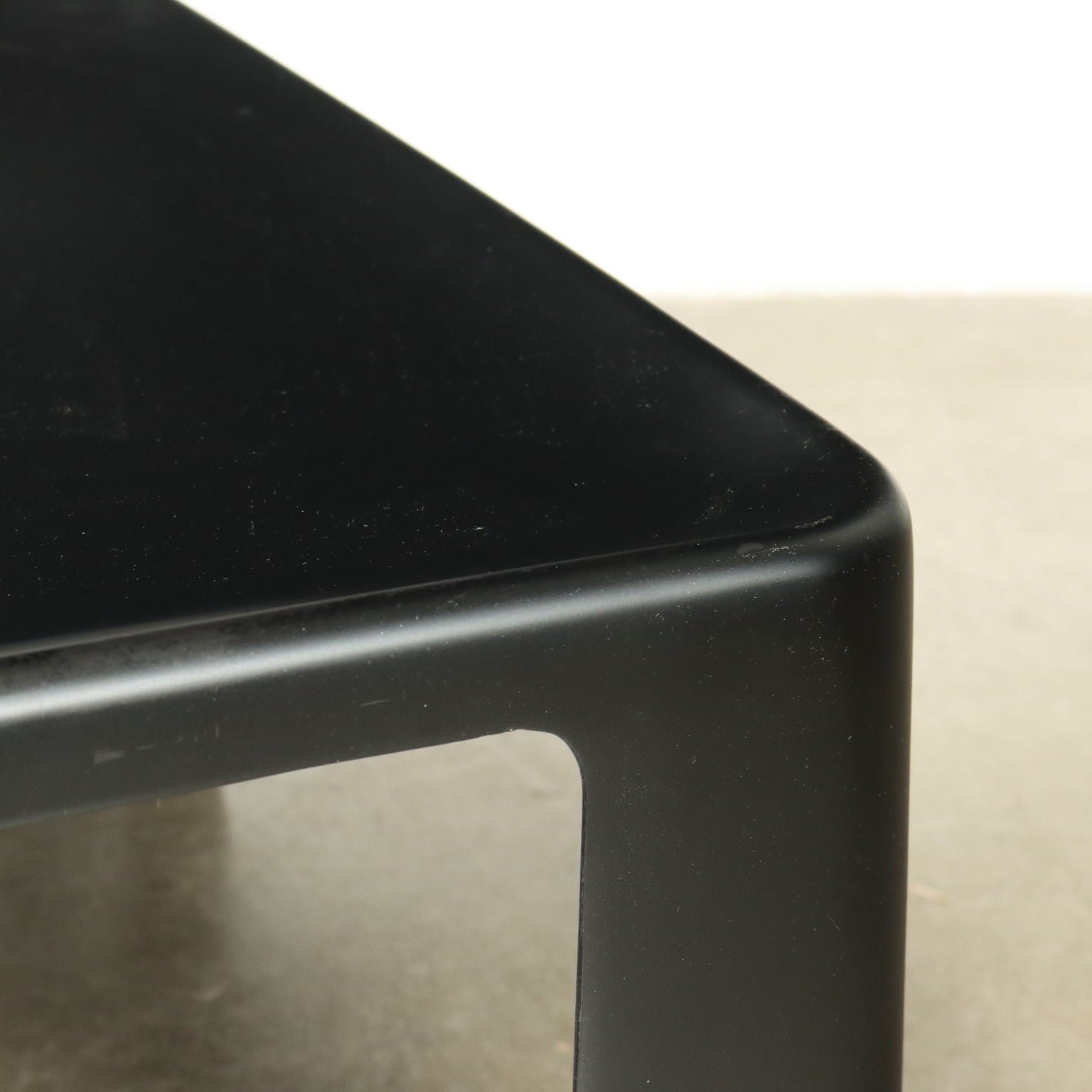 C&B Italia Amanta Table Design Mario Bellini Plastic Italy 1970s | Modernism  Tables