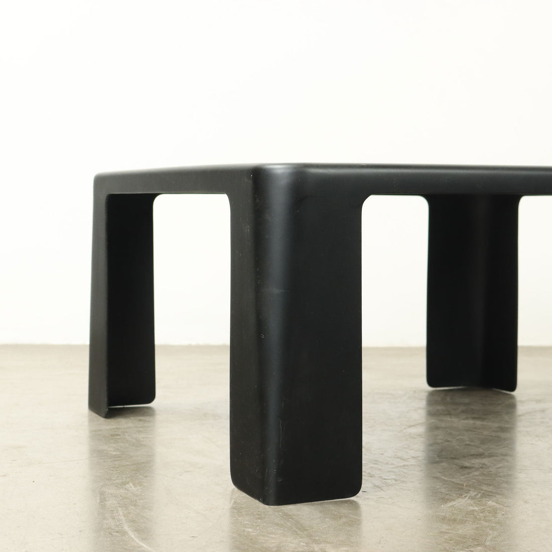 C&B Italia Amanta Table Design Mario Bellini Plastic Italy 1970s | Modernism  Tables