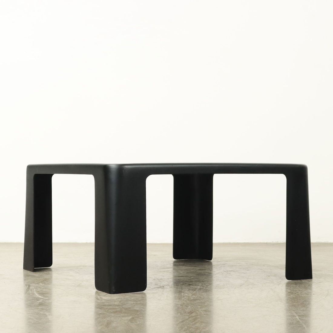 C&B Italia Amanta Table Design Mario Bellini Plastic Italy 1970s | Modernism  Tables