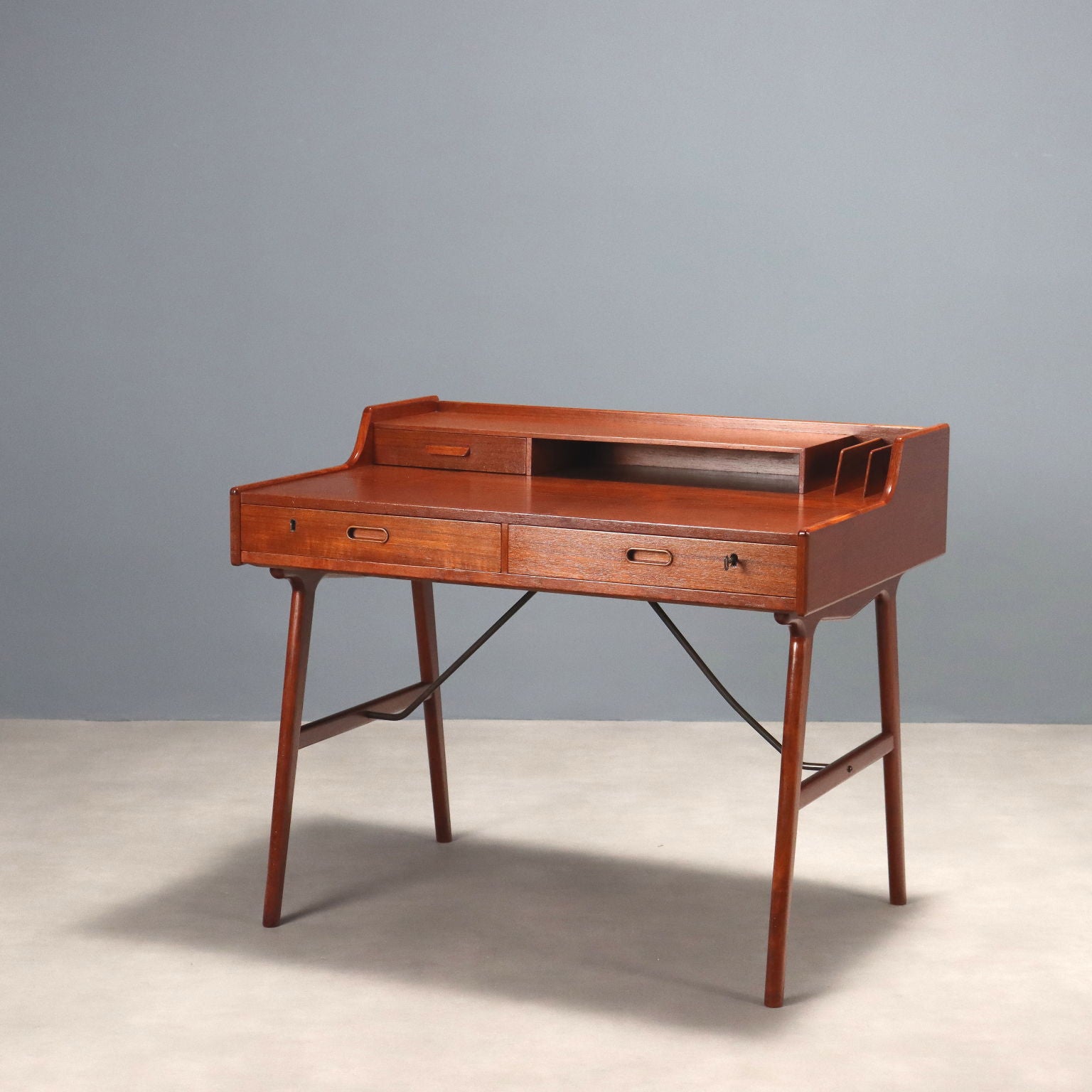  | Modernism  Tables